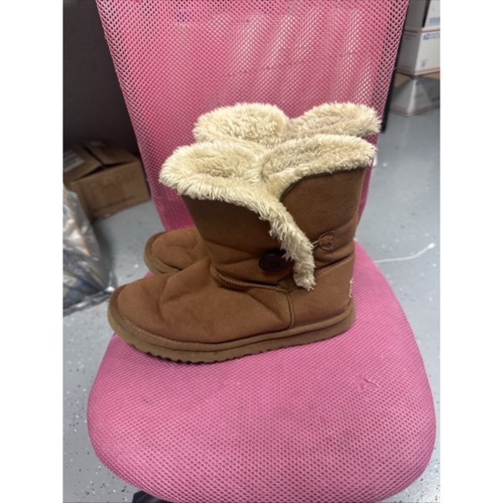 UGG Australia Womens Bailey Button, Size W 8 - Chestnut Z31